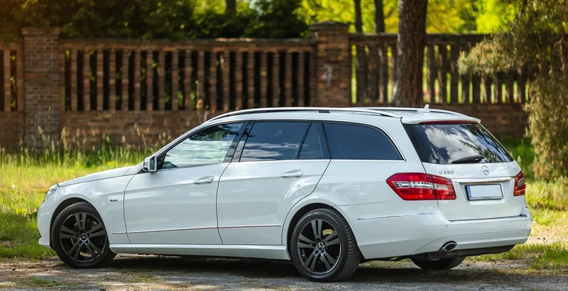 Mercedes-Benz Klasa E cena 33900 przebieg: 284000, rok produkcji 2011 z Ujazd małe 667